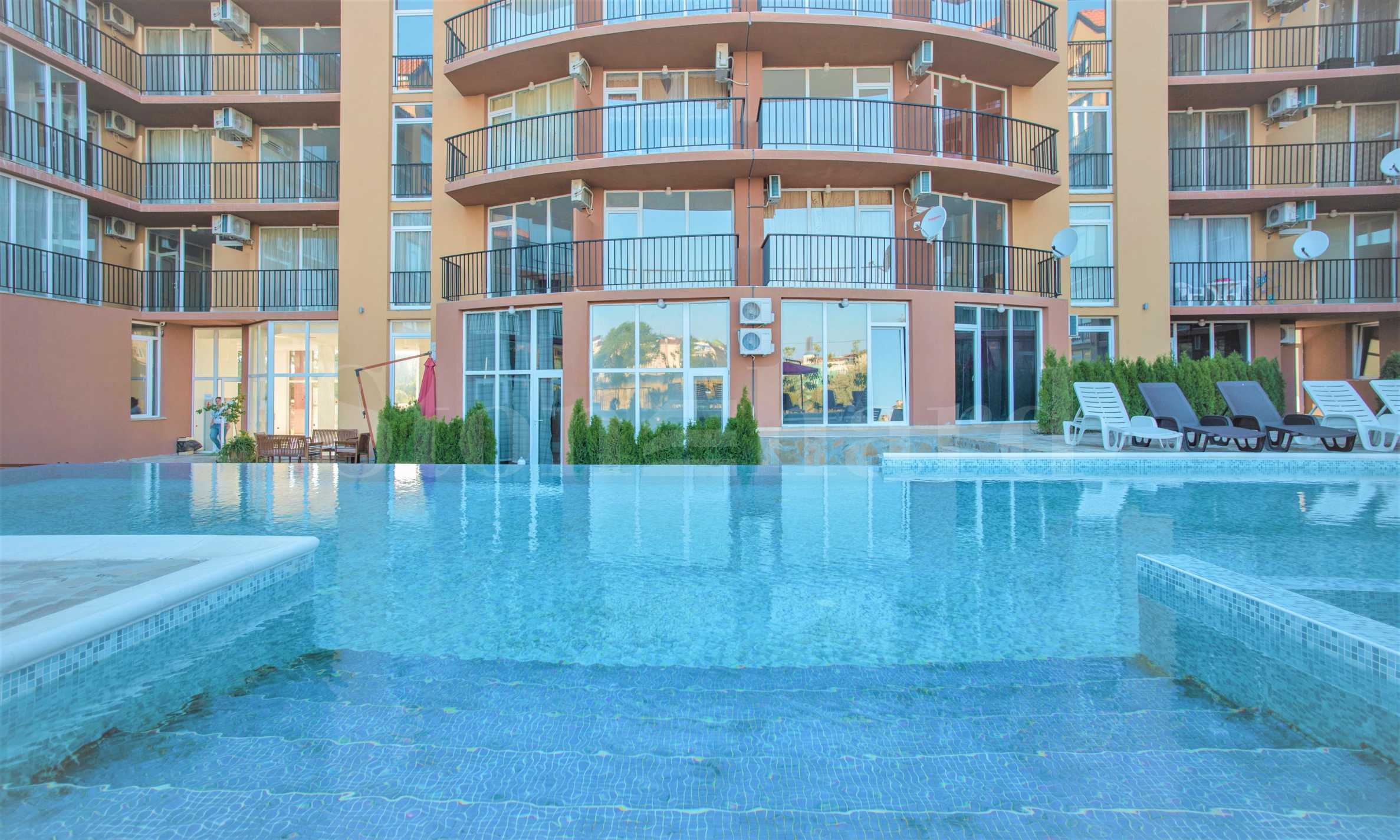 Apartments in a complex with a pool 7 minutes from Cacao Beach2 - Stonehard