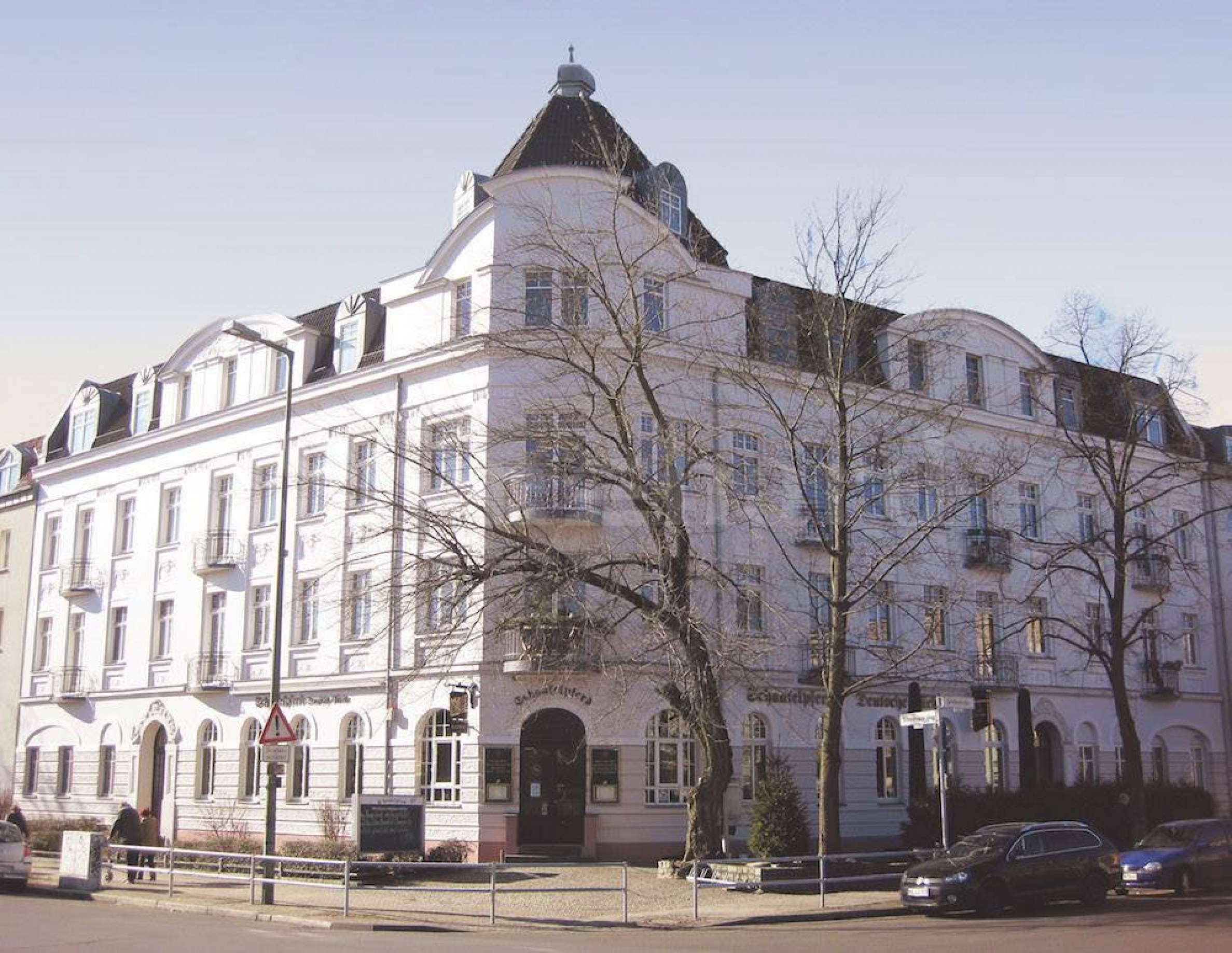 Buy-to-let apartments in solid building in green district1 - Stonehard