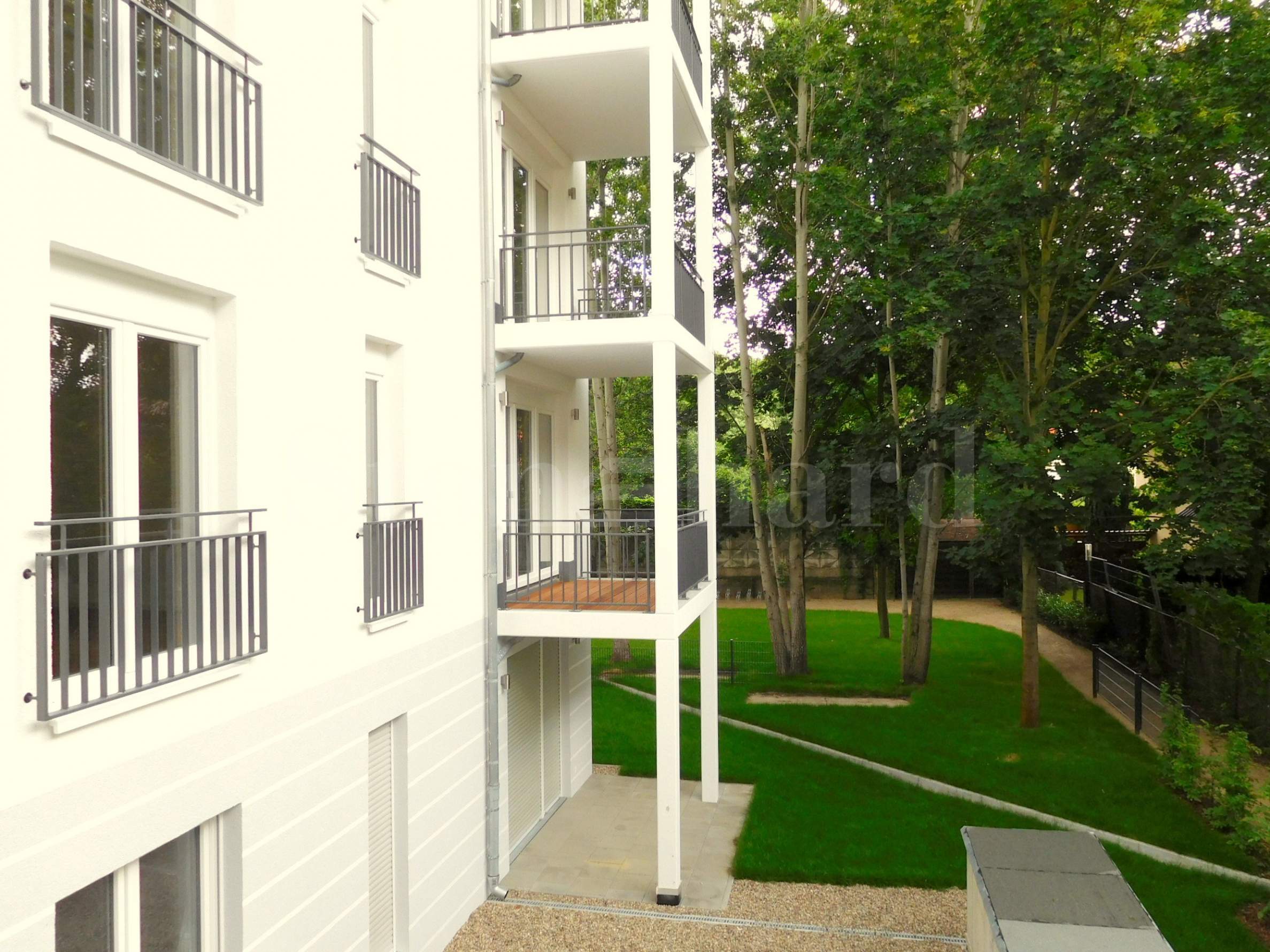 Standalone boutique residence in a green area2 - Stonehard