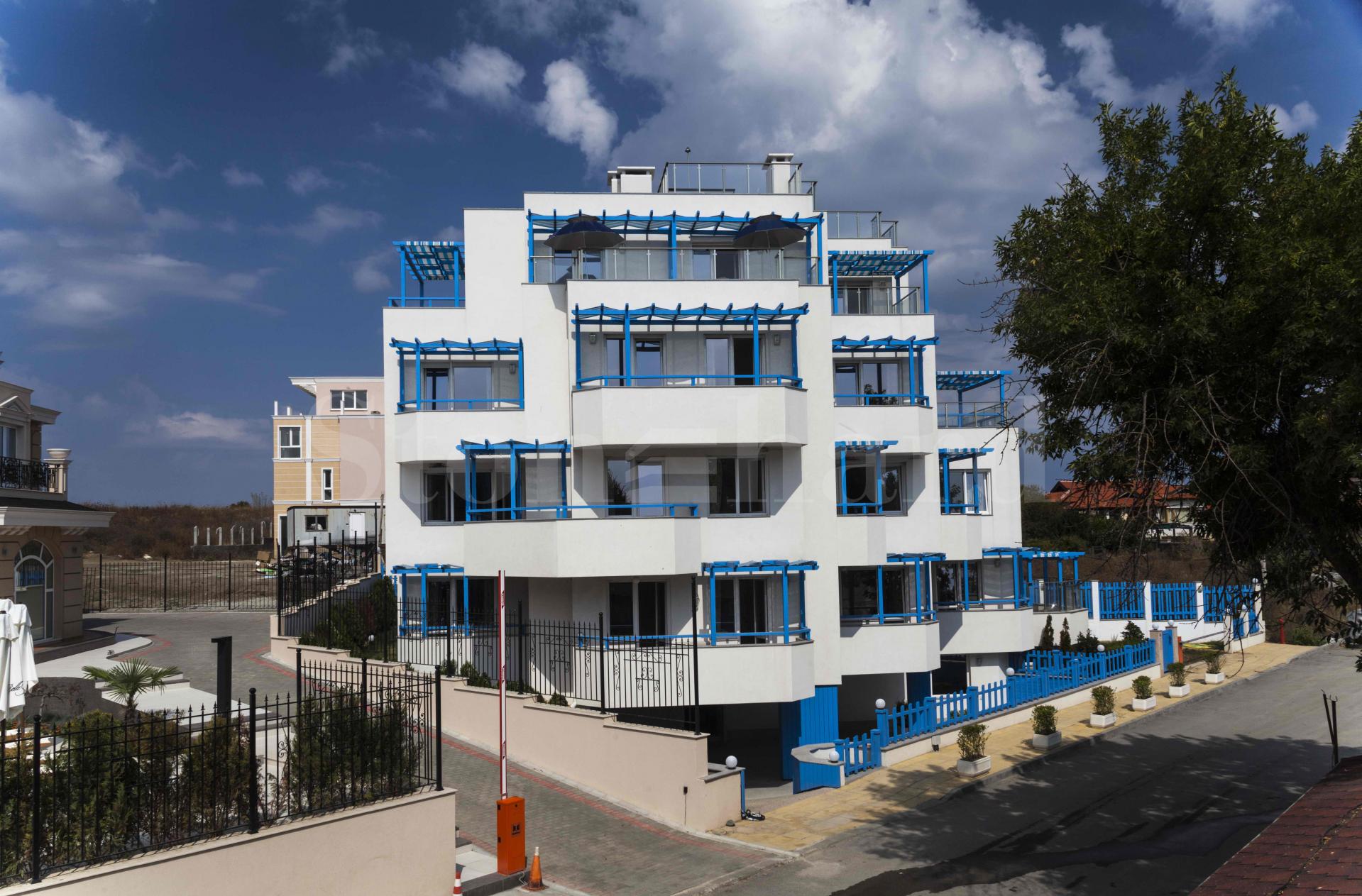 Stylishly furnished 1-bedroom apartments in a beachfront complex1 - Stonehard