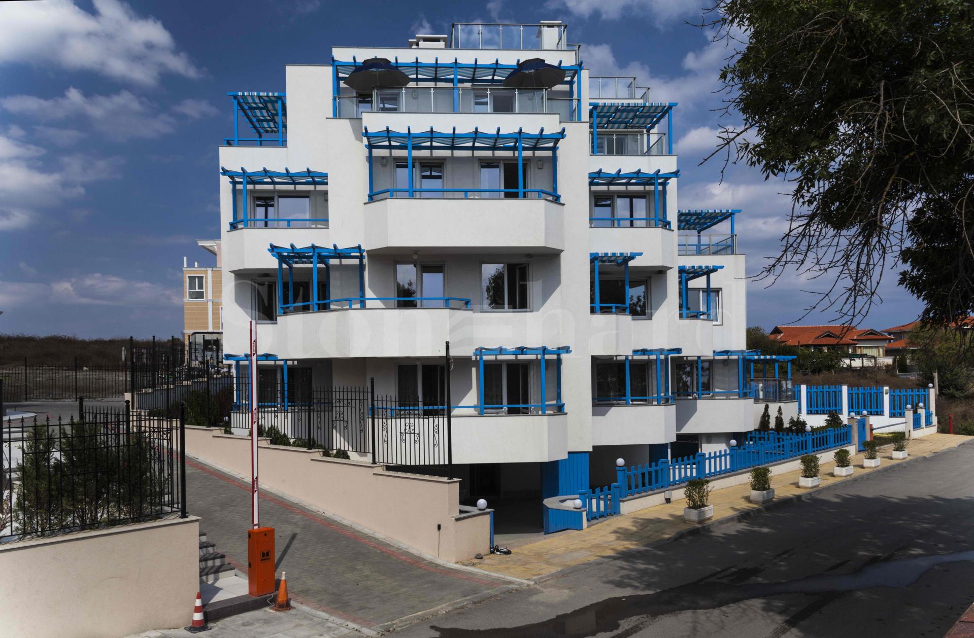 Stylishly furnished 1-bedroom apartments in a beachfront complex2 - Stonehard