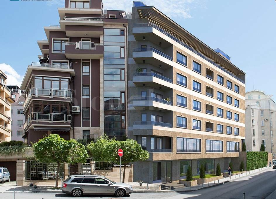 Residential and amisnistraive building near South Park1 - Stonehard