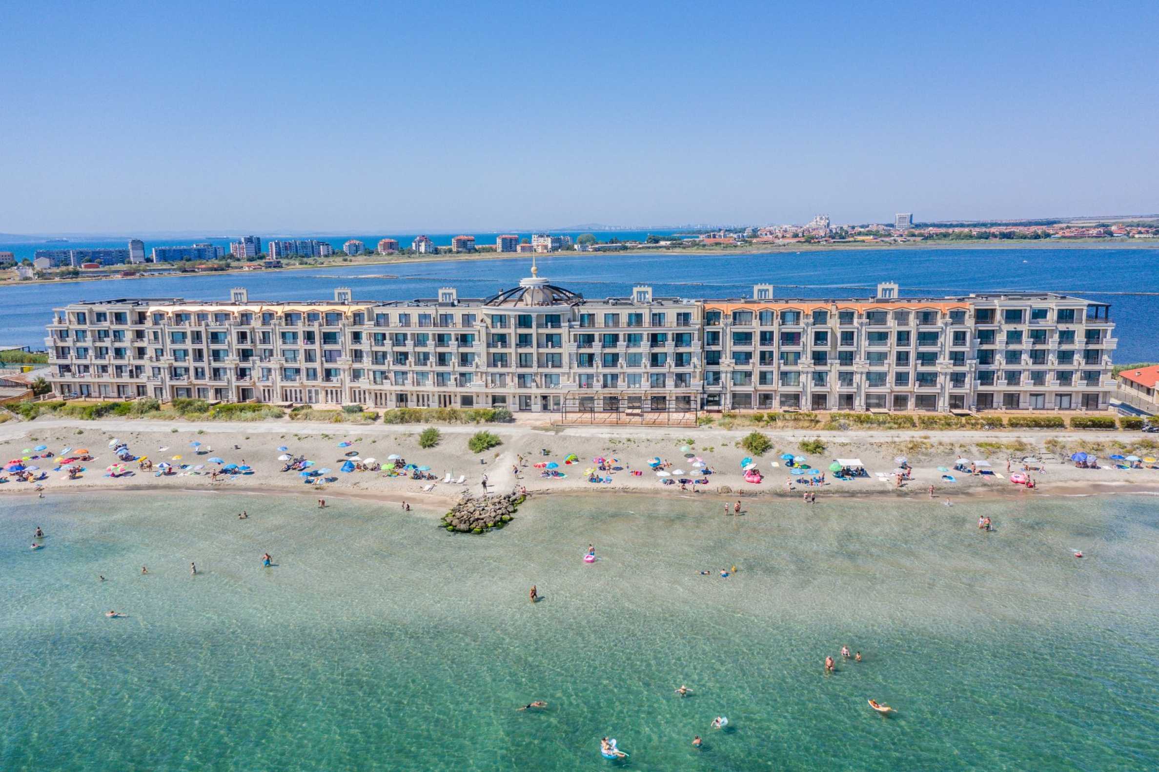 Spacious apartments in an elegant complex on the beach in Pomorie1 - Stonehard