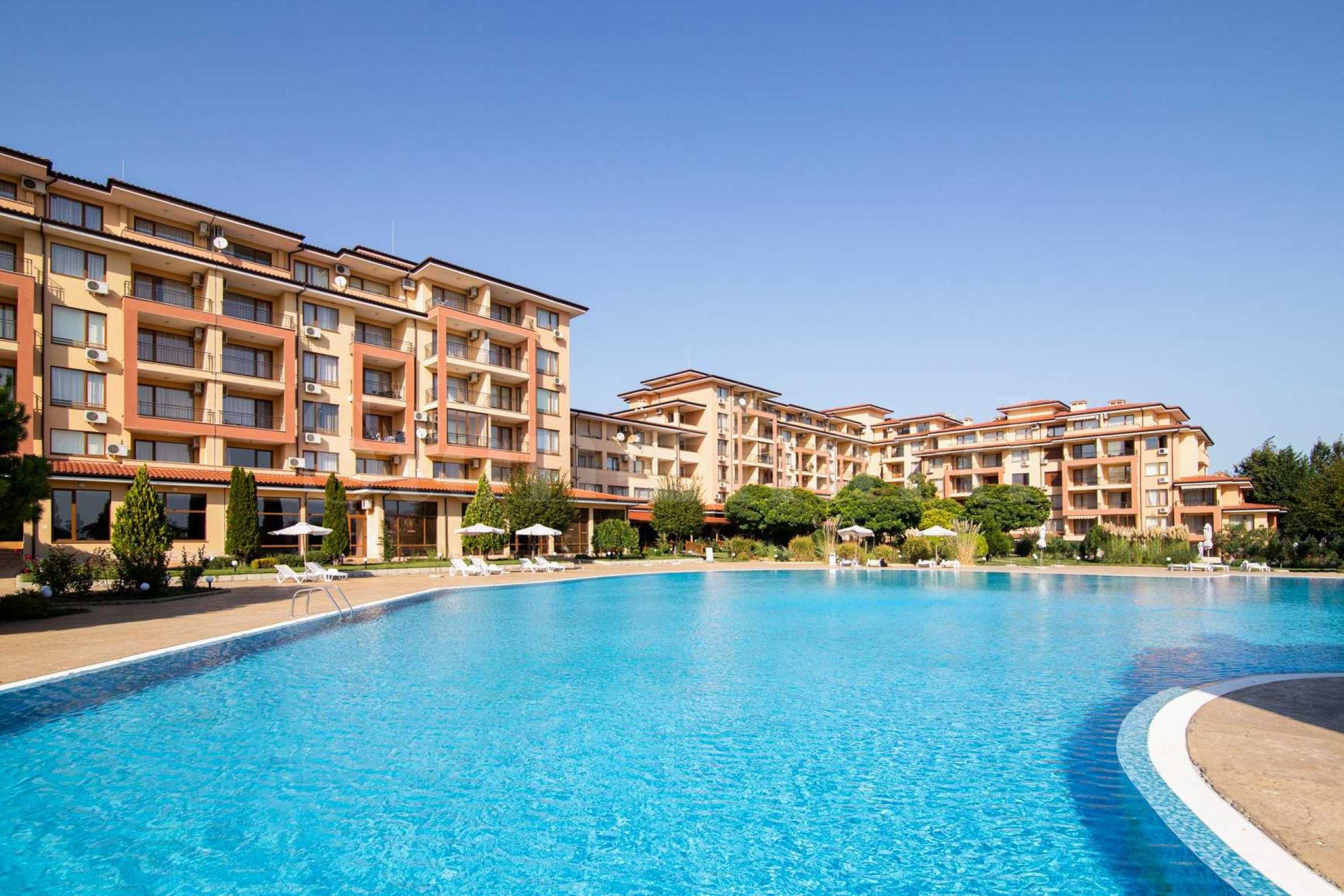 Comfortable properties in a complex with pool and beautiful gardens next to the beach in Saint Vlas2 - Stonehard