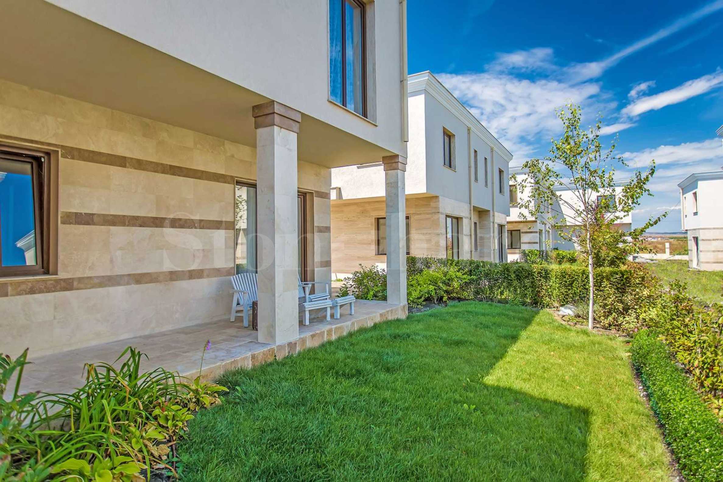 New townhouses in a complex with an infinity pool by the sea2 - Stonehard