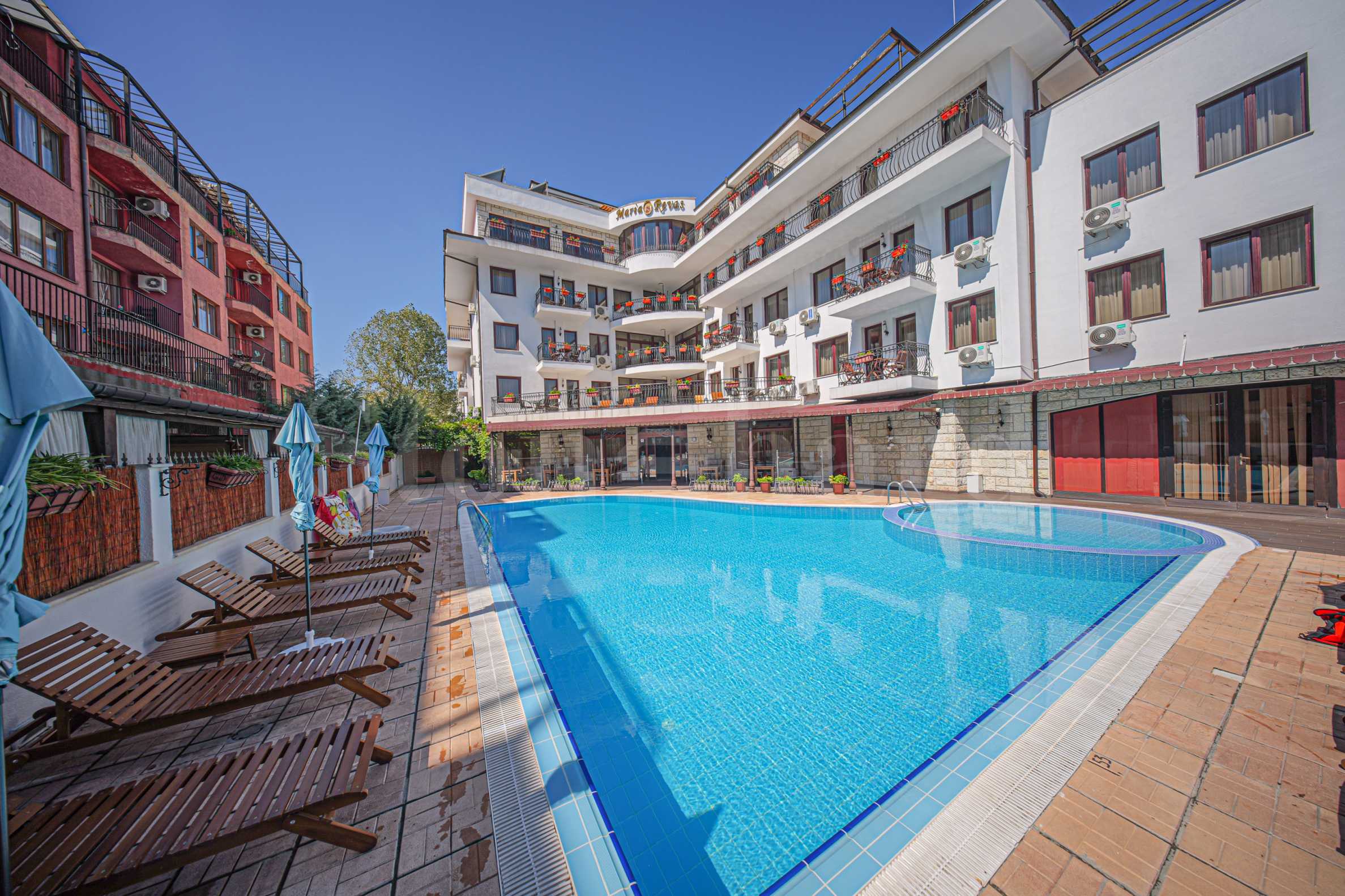 Apartments in a boutique complex with a pool next to Cacao Beach 2 - Stonehard