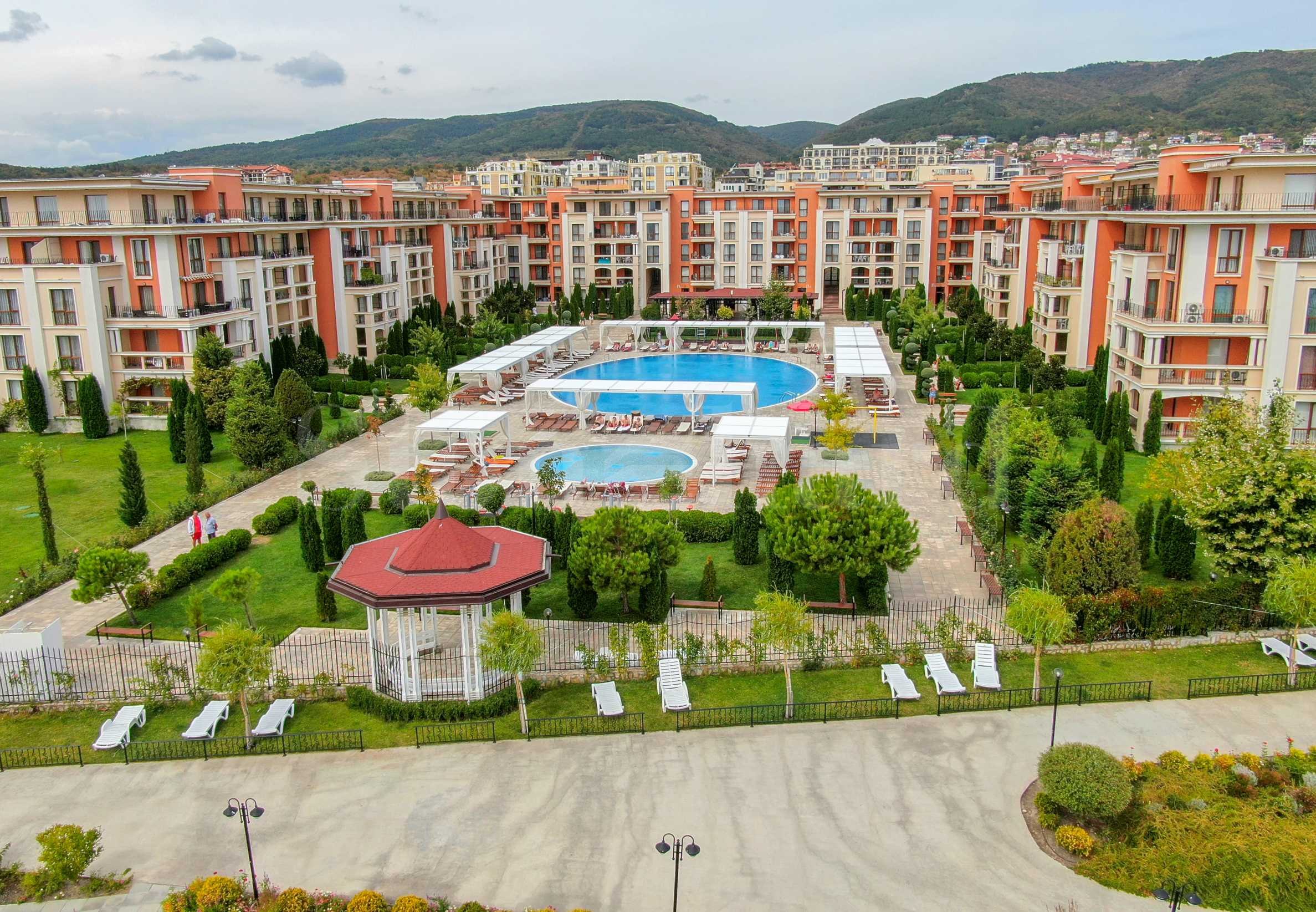 Apartments for sale in a prestigious beachfront complex in Sunny Beach1 - Stonehard