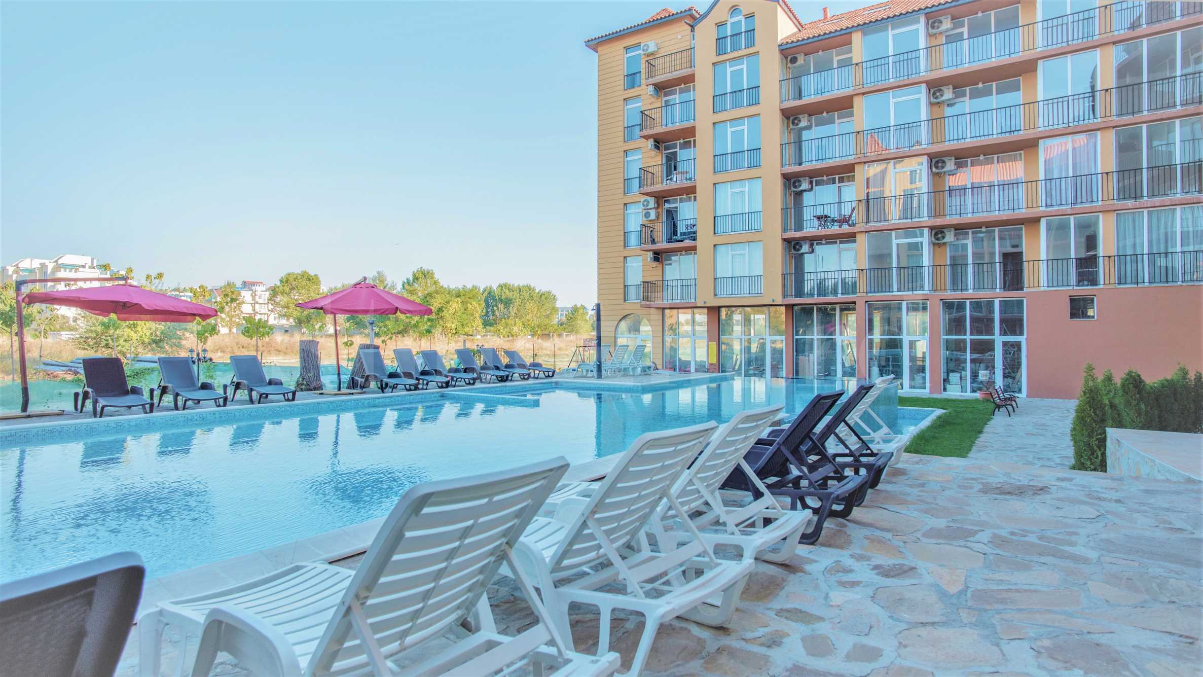 Apartments in a complex with a pool 7 minutes from Cacao Beach1 - Stonehard