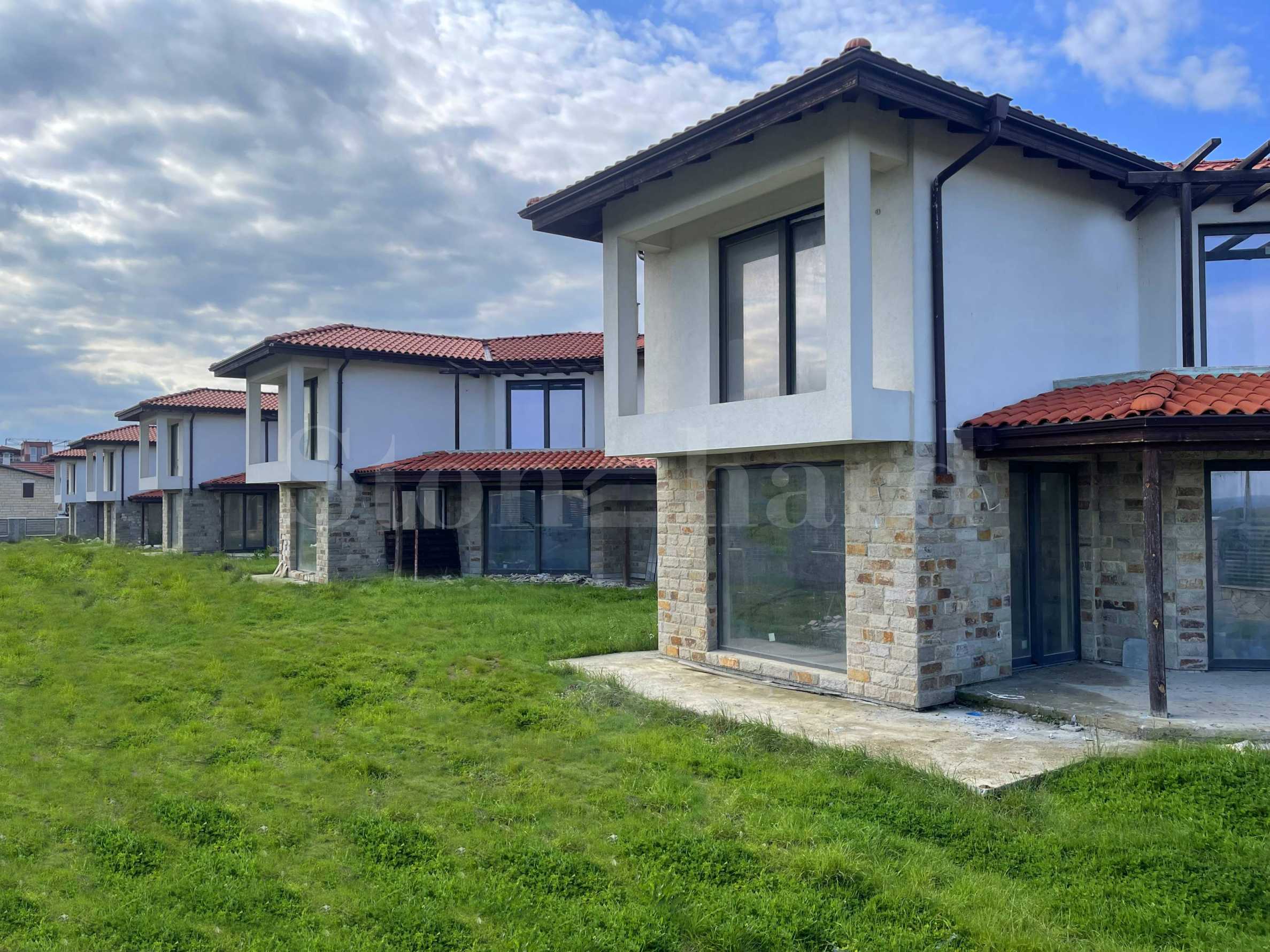 Detached houses in a villa village a few minutes' walk from the beach in Sinemorets  1 - Stonehard