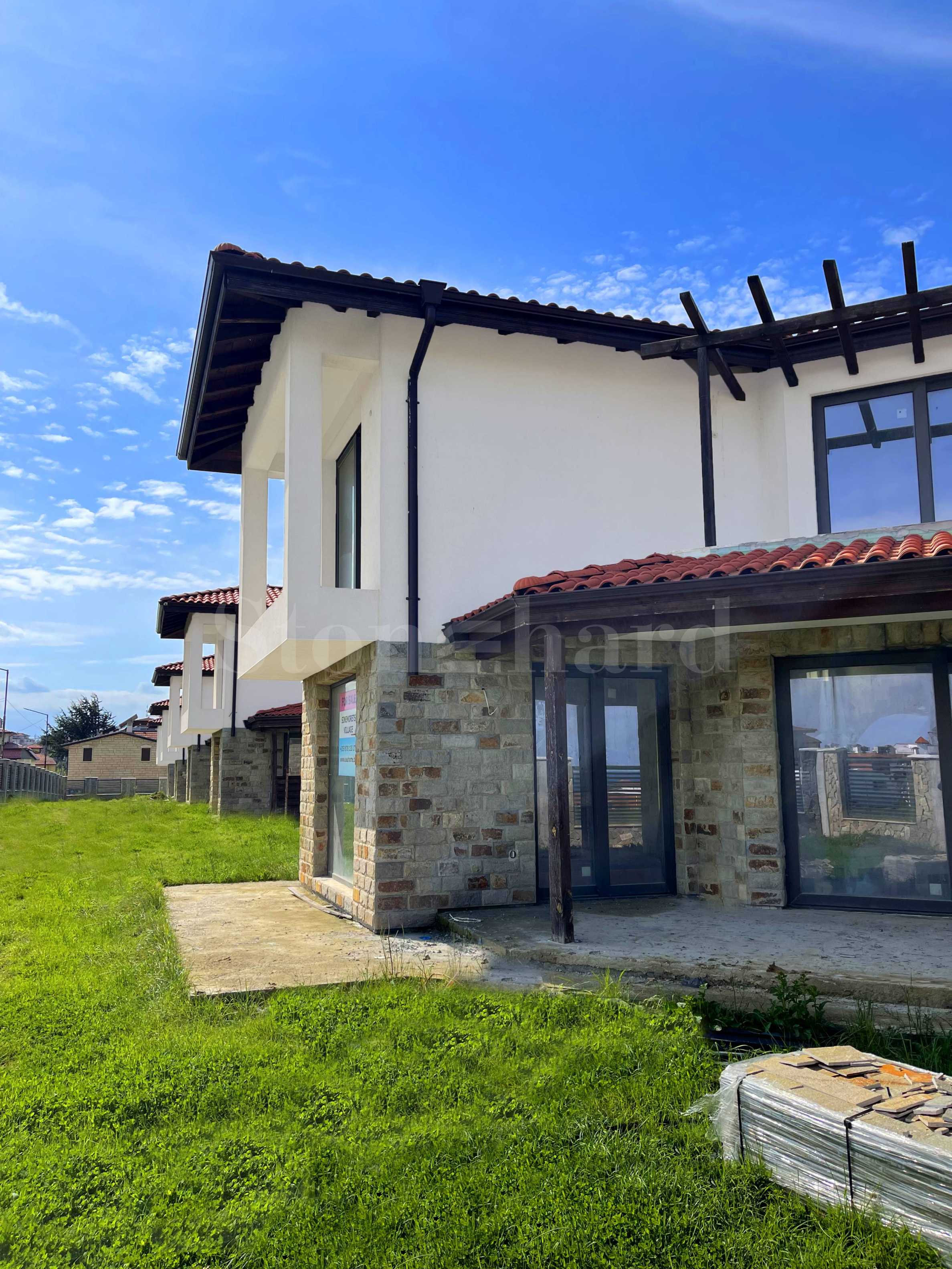 Detached houses in a villa village a few minutes' walk from the beach in Sinemorets  2 - Stonehard