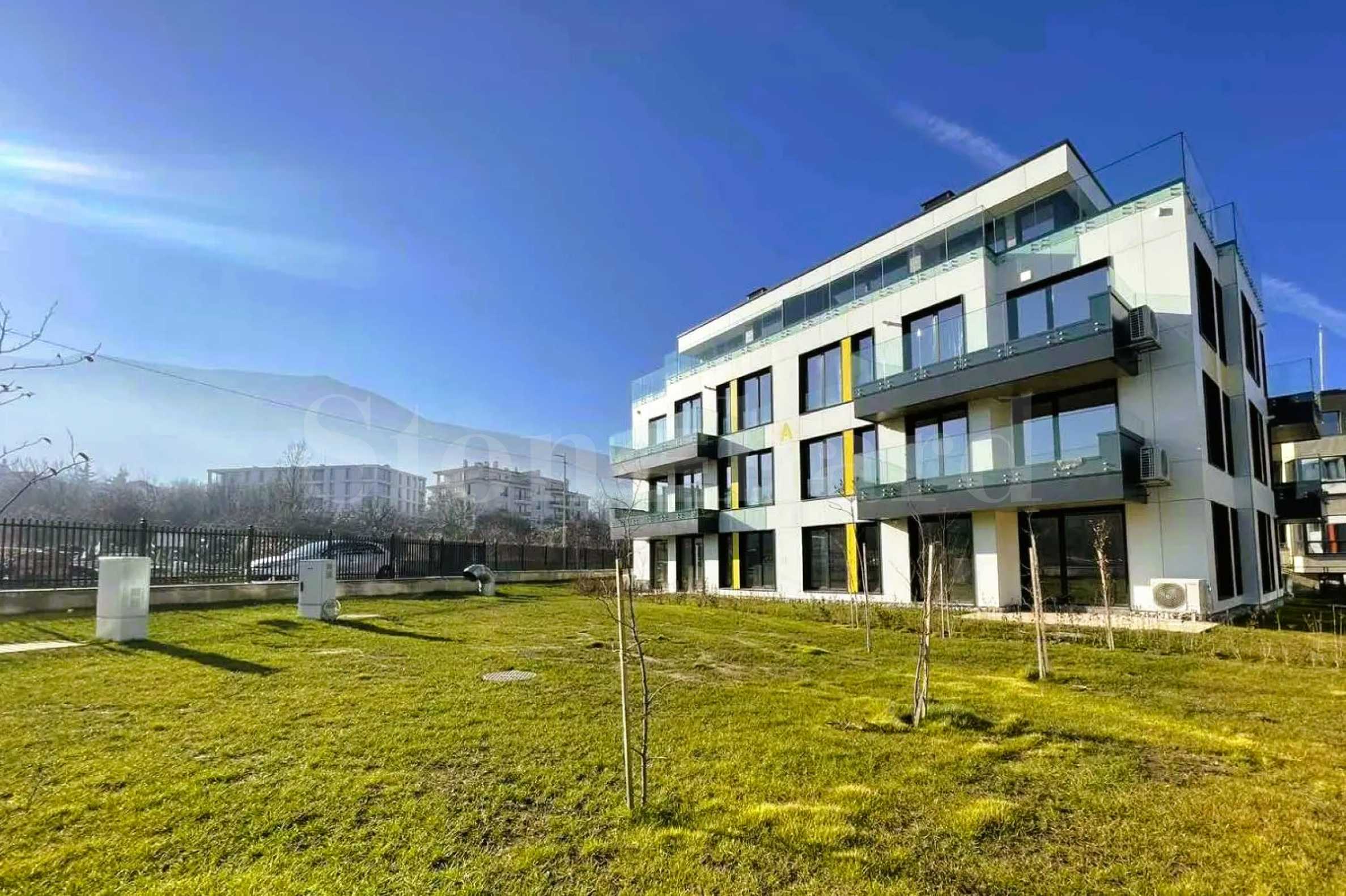 Modern complex with deed 16 meters from Tsarsko Selo complex and school1 - Stonehard