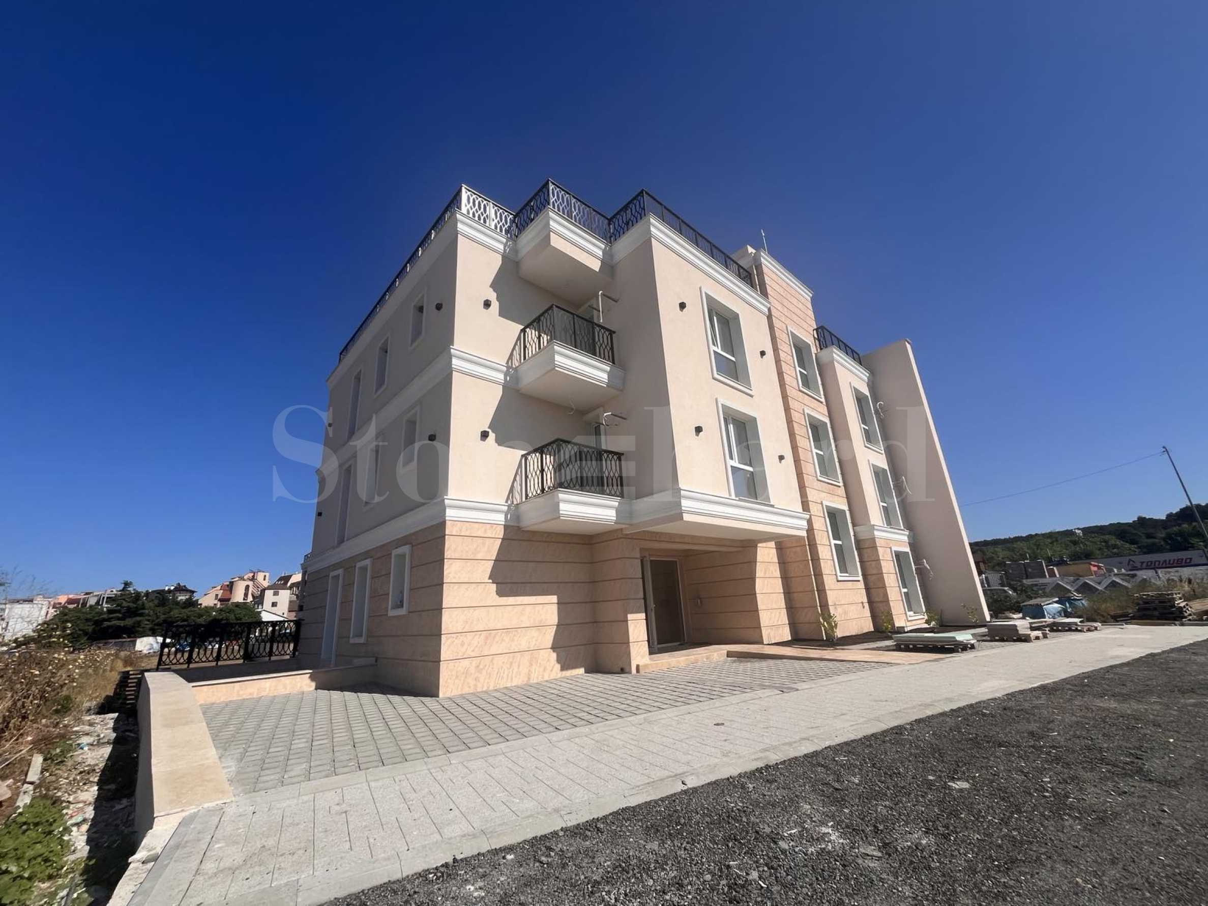 Apartments in an elegant building next to Harmanite beach1 - Stonehard