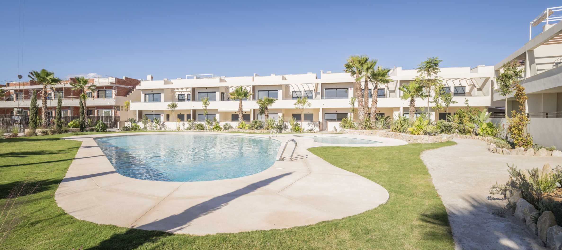 Spacious houses in a gated complex near the beach in Torrevieja2 - Stonehard
