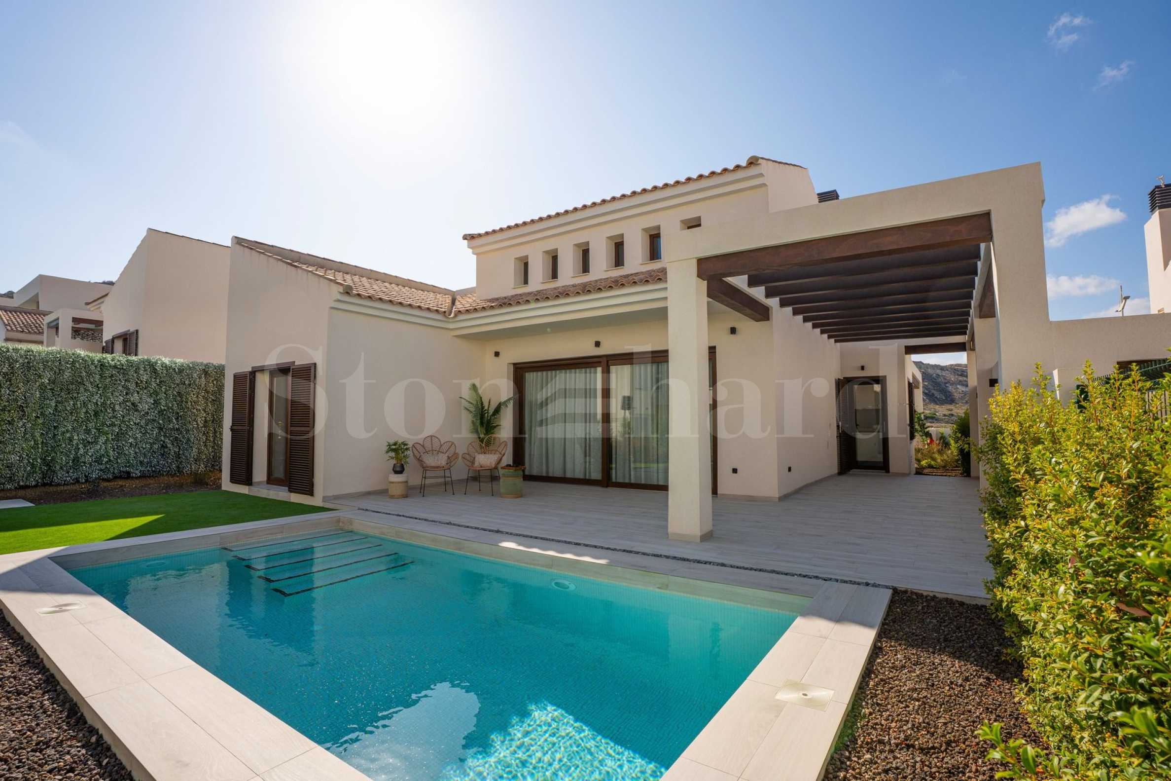 Exquisite three-bedroom houses with private pools near Algorfa, Spain 1 - Stonehard