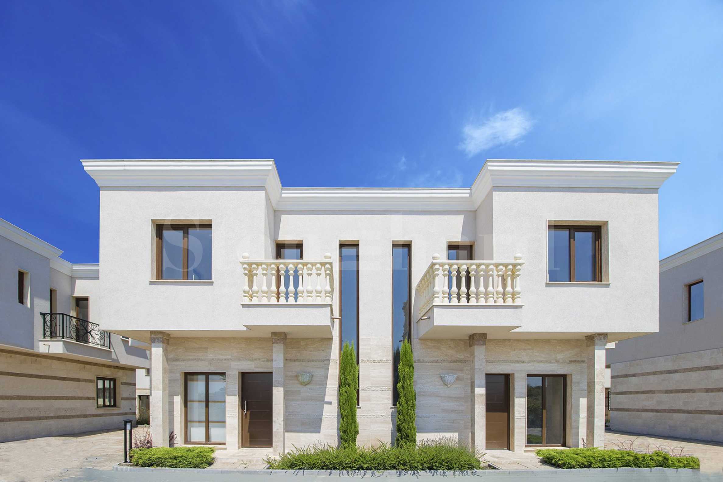 New townhouses in a complex with an infinity pool by the sea1 - Stonehard