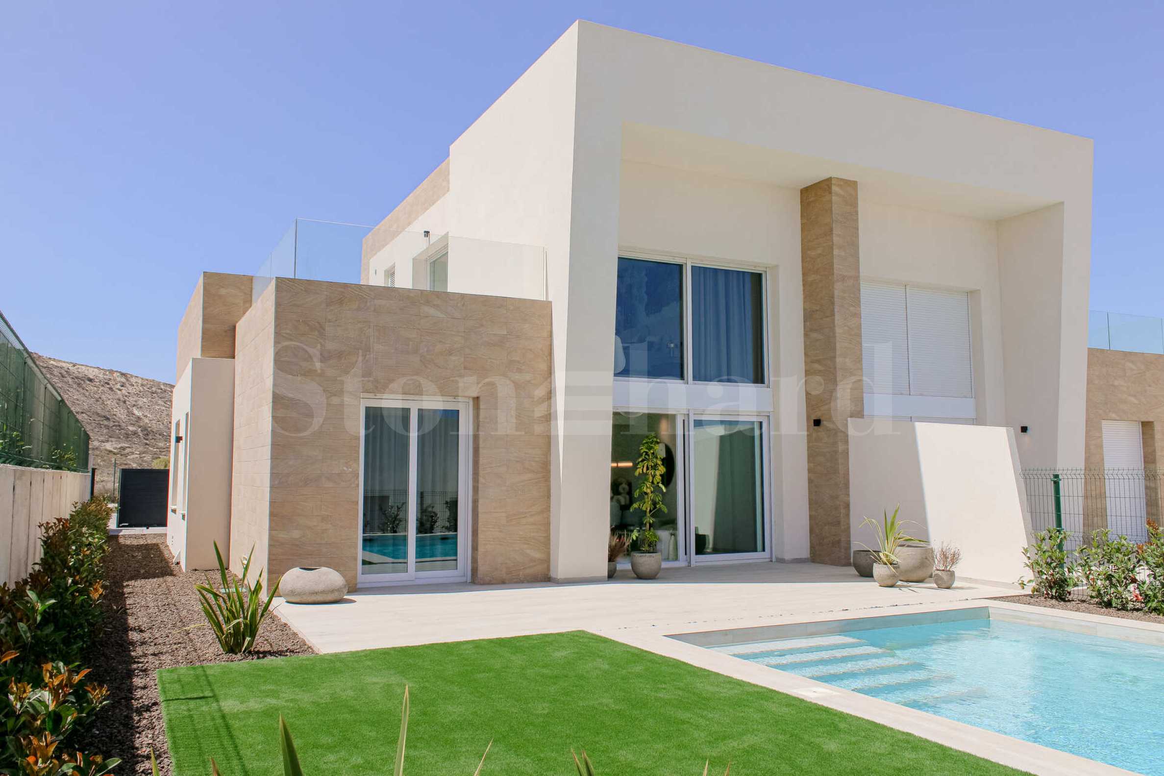 Elegant three-bedroom houses with a pool near La Finca Resort, Spain1 - Stonehard