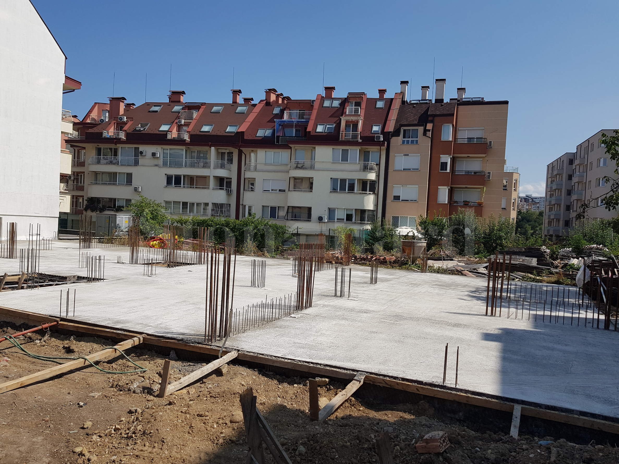 New residential building with apartments and garages in Darvenitsa District2 - Stonehard