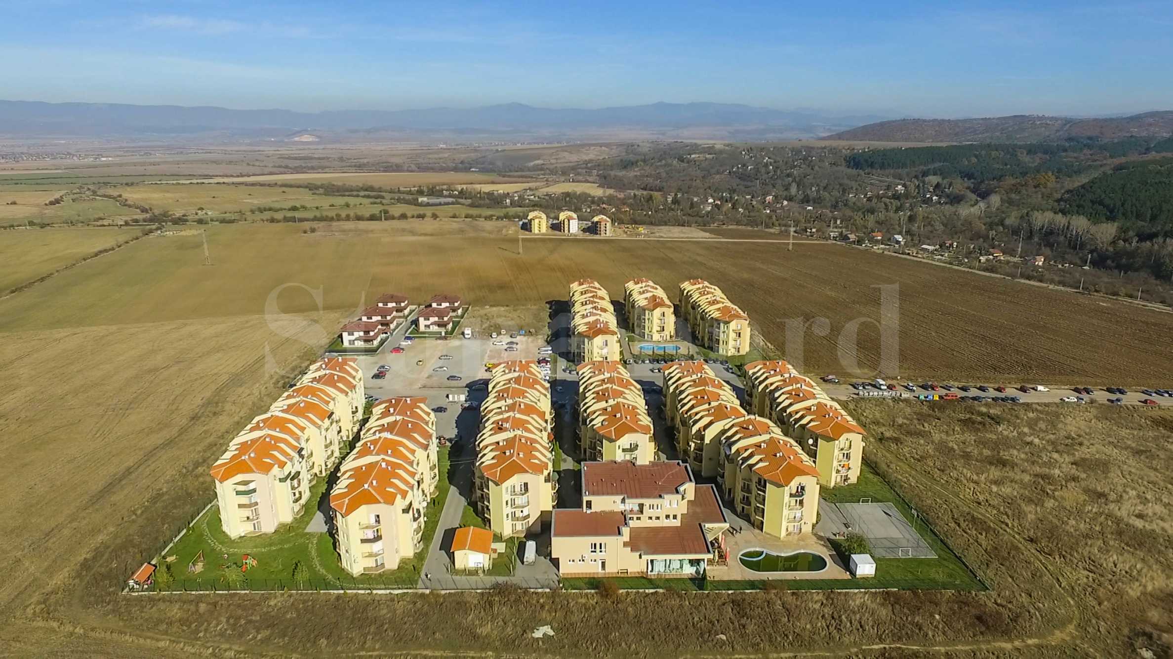 Апартаменти от 550 €/кв.м в нова фаза на затворен комплекс в с. Нови хан1 - Stonehard